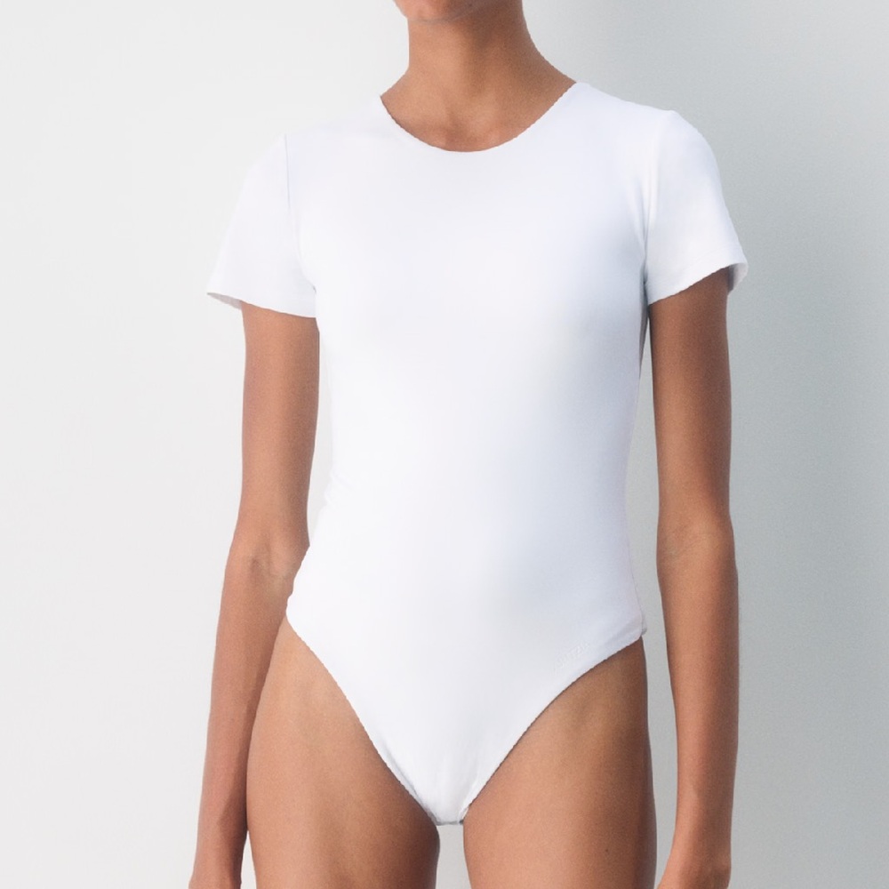 Babaton Classic White Bodysuit
